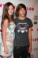 los angeles, 10 aprile - rachel g fox, jimmy bennett arriva alla celebrazione del tredicesimo anniversario della rivista di nylon a smashbox il 10 aprile 2012 a los angeles, ca foto