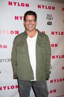 los angeles, 10 aprile - Mark Delkin arriva alla celebrazione del tredicesimo anniversario della rivista di nylon a smashbox il 10 aprile 2012 a los angeles, ca foto