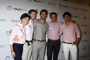 los angeles, 15 mar - justin baldoni, amici vestiti come il suo personaggio rafael solano al paleyfest la 2015, jane the virgin al teatro dolby il 15 marzo 2015 a los angeles, ca foto