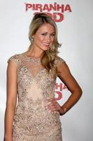 Los angeles, 29 maggio - katrina bowden arriva alla prima piranha 3dd al mann chinese 6 teatri il 29 maggio 2012 a los angeles, ca foto