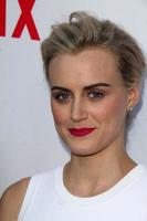 los angeles, 5 giugno - taylor schilling al pannello dell'accademia netflix donne che governano la tv all'accademia televisiva il 5 giugno 2014 a nord hollywood, ca foto