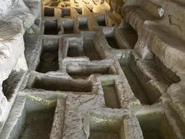 cava d'ispica catacombe larderia grotta nel sicilia Italia foto