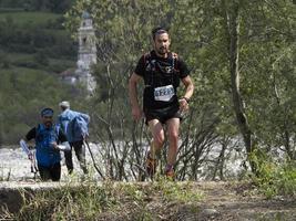 cantalupo ligure, Italia - Maggio 15 2021 - pietra porta porte di pietra prova in esecuzione maratona foto