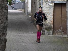 cantalupo ligure, Italia - Maggio 15 2021 - pietra porta porte di pietra prova in esecuzione maratona foto