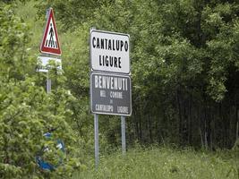 cantalupo ligure, Italia - Maggio 15 2021 - pietra porta porte di pietra prova in esecuzione maratona foto