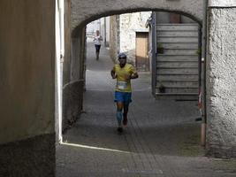 cantalupo ligure, Italia - Maggio 15 2021 - pietra porta porte di pietra prova in esecuzione maratona foto