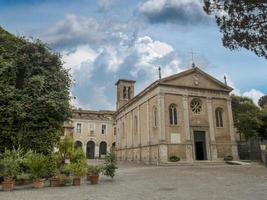 antico ostia pittoresco medievale villaggio Chiesa foto