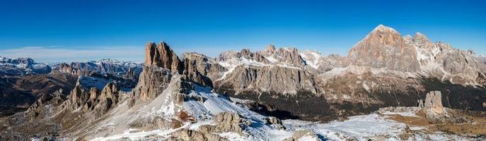 dolomiti enorme panorama paesaggio Visualizza nel inverno neve tempo foto