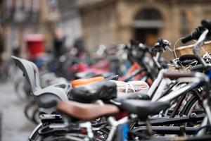 molti biciclette nel Cambridge grande Gran Bretagna foto