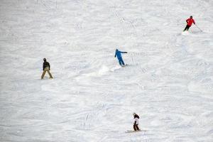 sciatori su Alpi neve sfondo foto