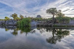 sierra guadalupe torrente nel baja California paesaggio panorama deserto di pietre a Alba foto