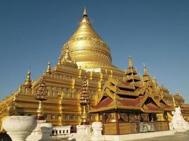 Shwezigon Pagoda, Bagan Myanmar