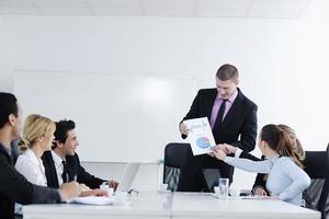 attività commerciale persone gruppo su incontro foto