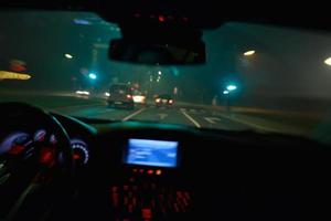 notte auto guida foto