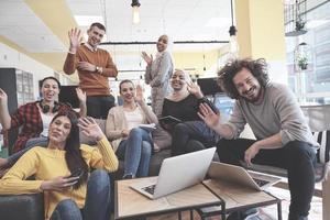 squadra di affari che celebra foto