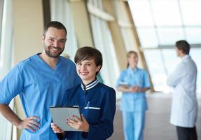 gruppo di medico personale a ospedale foto