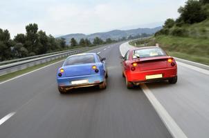 messa a punto macchine saccheggio giù il autostrada foto