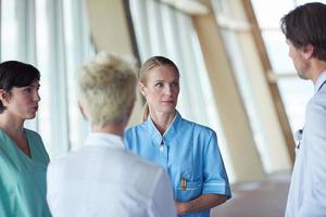 gruppo di medico personale a ospedale foto