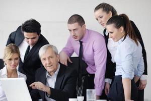 attività commerciale persone gruppo su incontro foto