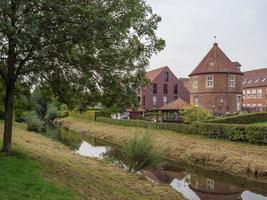 il città di coesfeld a il fiume berkel nel Germania foto