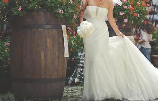 giovane sposa con bouquet. foto