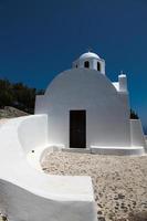 cappella sull'isola di santorini foto