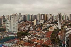 orizzonte Visualizza con vario edifici e grattacieli nel sao paulo città foto