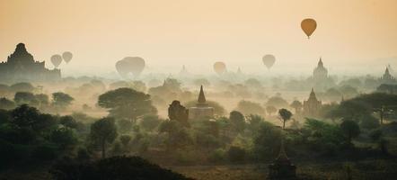 alba a Bagan, Myanmar foto