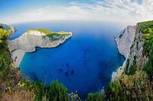 baia e vista mare dalle rocce foto