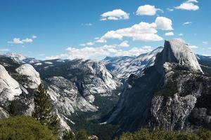 mezza cupola nella valle di Yosemite