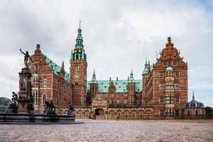 Frederiksborg castello e Nettuno Fontana nel hillerod foto