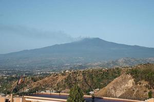 Hotel elio prospiciente panoramico Visualizza di etna vulcano con blu cielo nel sfondo foto