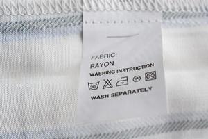 bianca lavanderia cura lavaggio Istruzioni Abiti etichetta su raion camicia foto