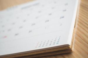 calendario pagina su legna tavolo sfondo foto