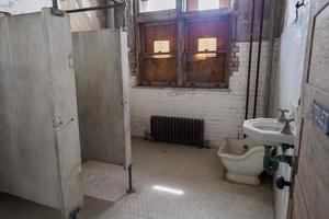 ellis isola abbandonato psichiatrico ospedale interno camere bagno foto