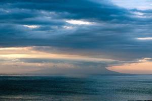 tramonto nel bali Indonesia panorama Visualizza paesaggio foto