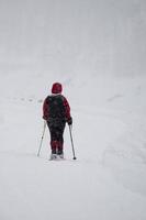 isolato neve scarpa trekker foto