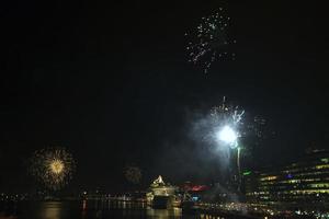 fuochi d'artificio nel stoccolma porto Svezia foto