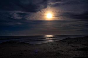 buio notte nel spiaggia foto