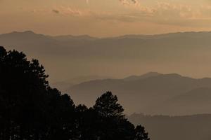 tramonto in montagna foto