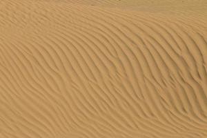 dettaglio astratto di sabbia tra le dune foto