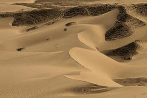 dettaglio astratto di sabbia tra le dune foto