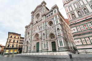 Firenze Cattedrale e campanile nel mattina foto