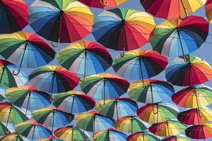 sfondo colorato di splendidi ombrelloni foto