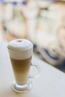 delizioso cappuccino con schiuma foto