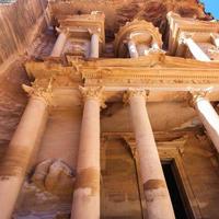 facciata il tesoreria al-khazneh tempio nel petra foto