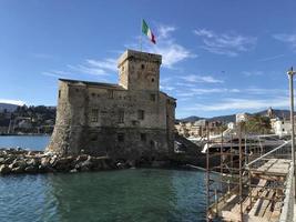 Barche distrutto di tempesta hurrican nel rapallo, Italia foto