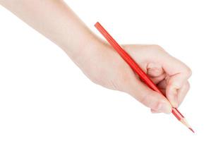 mano scrive di rosso matita isolato su bianca foto