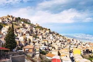 aidone cittadina nel sicilia nel molla, Italia foto