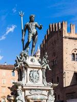 Fontana di Nettuno nel centro di bologna città foto